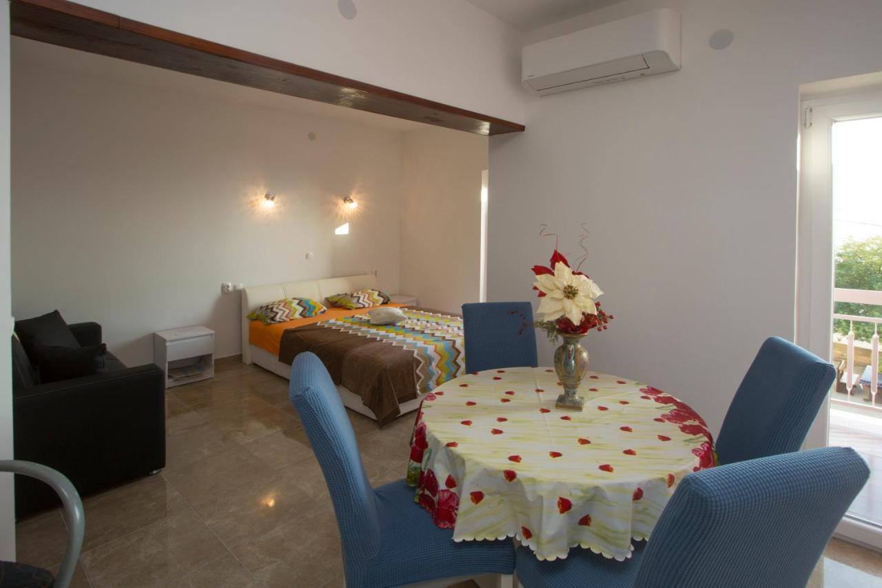 פודסטראנה Villa Nives Holiday Apartment Rentals מראה חיצוני תמונה
