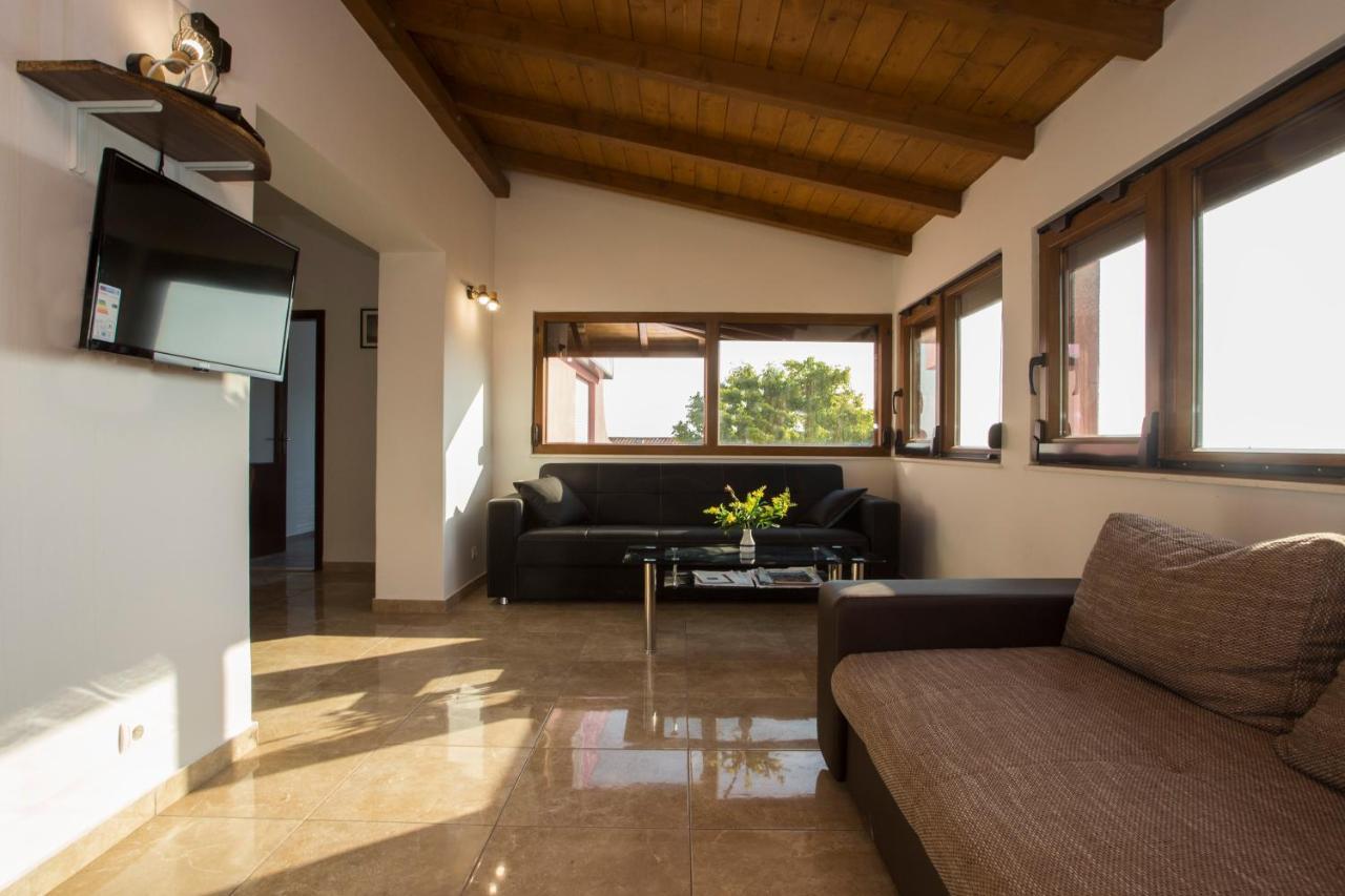 פודסטראנה Villa Nives Holiday Apartment Rentals מראה חיצוני תמונה