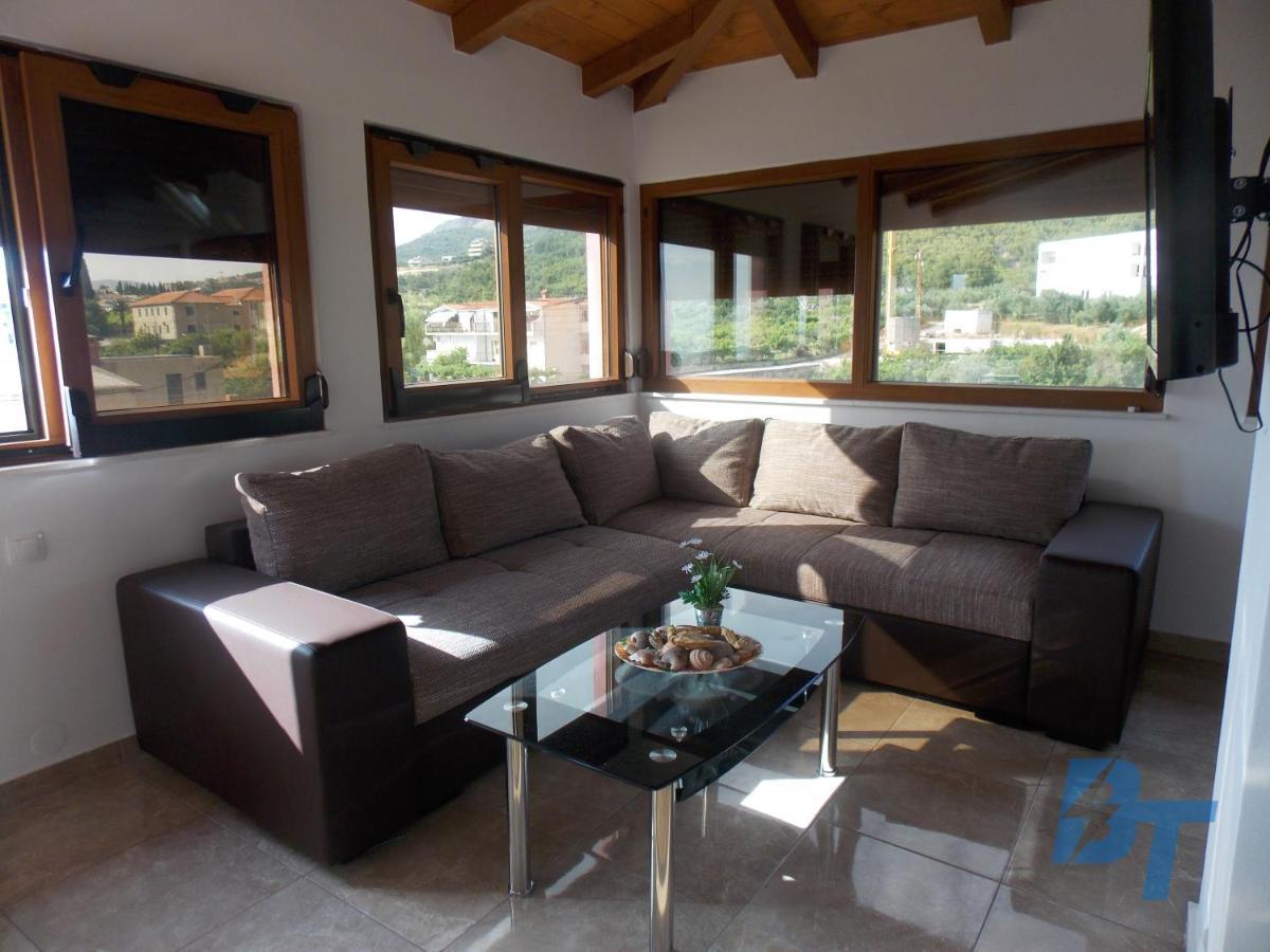 פודסטראנה Villa Nives Holiday Apartment Rentals מראה חיצוני תמונה