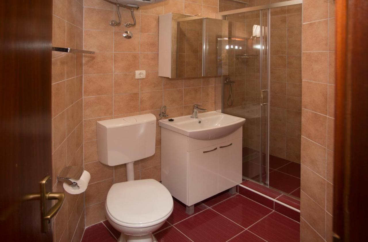 פודסטראנה Villa Nives Holiday Apartment Rentals מראה חיצוני תמונה