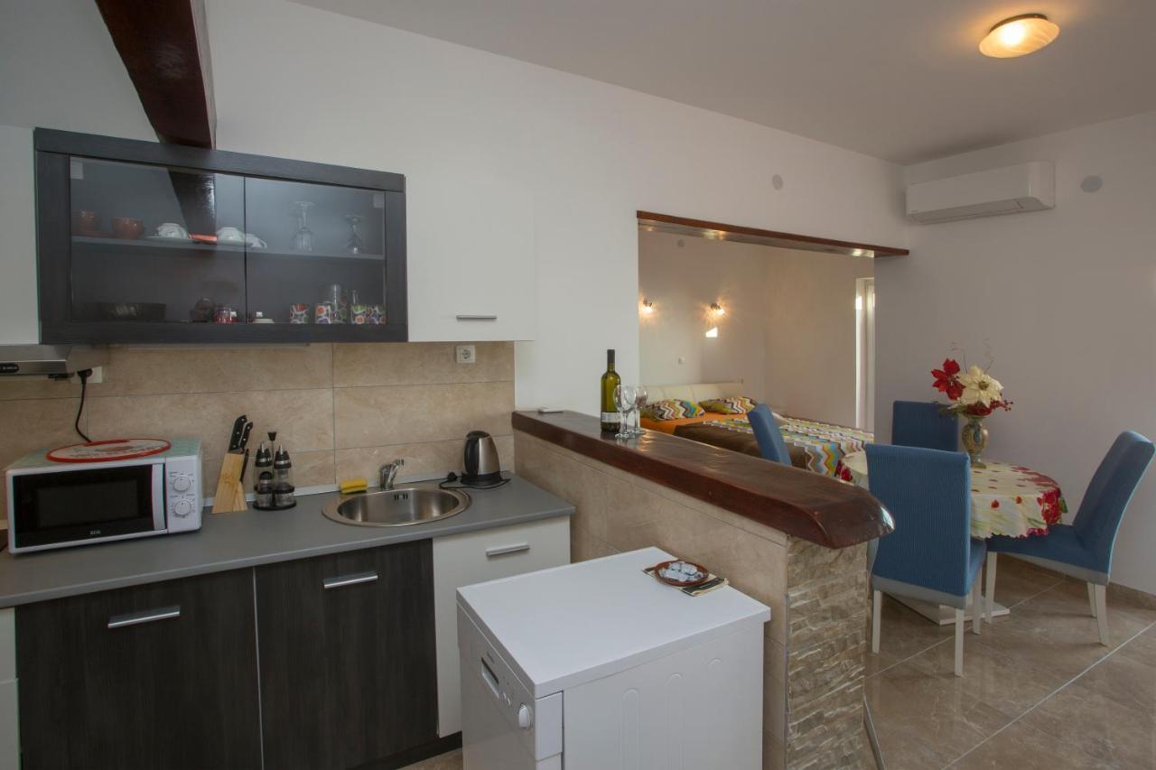 פודסטראנה Villa Nives Holiday Apartment Rentals מראה חיצוני תמונה